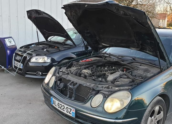 Diagnostic électronique et mécanique automobile en atelier sur une Mercedes et une Audi