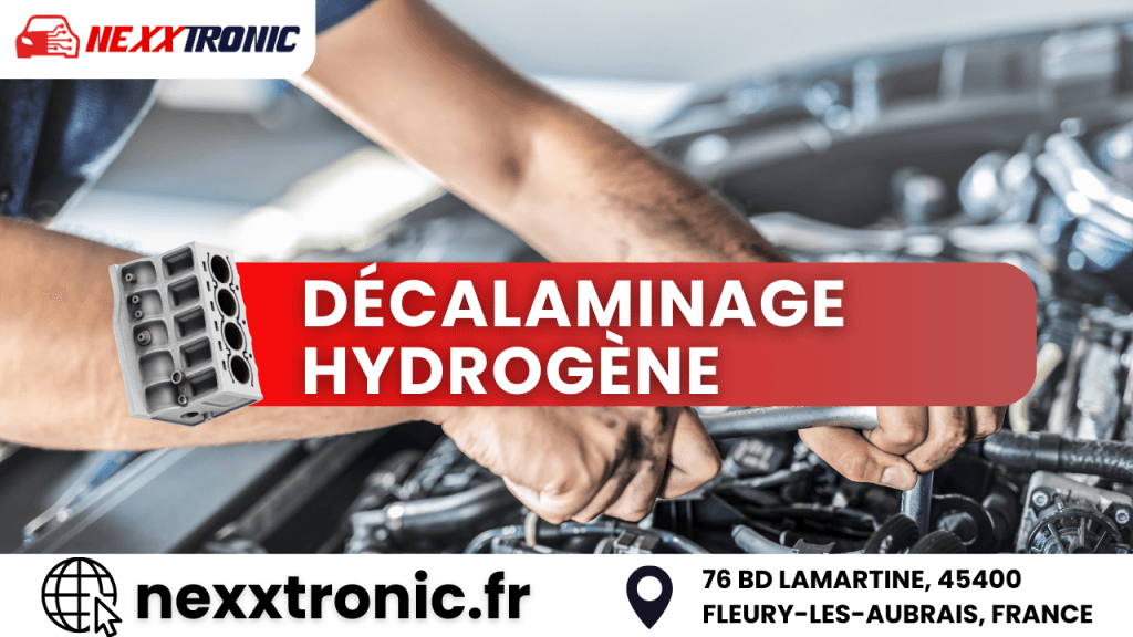 Personne qui fait un décalaminage à l'hydrogène sur le moteur d'une voiture.